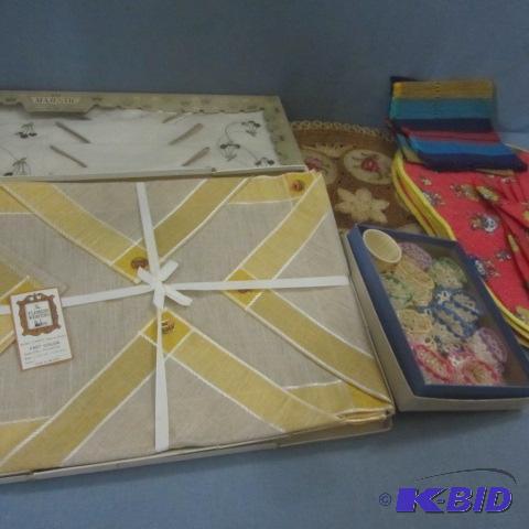 lot 85 image: Linen Placemats, Napkins