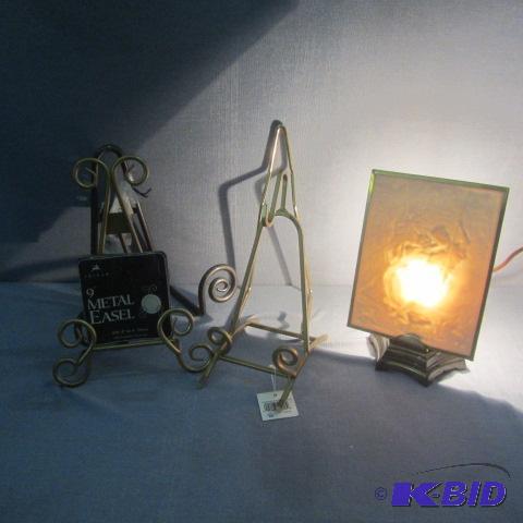 lot 90 image: Lithophane Lamp, Easels
