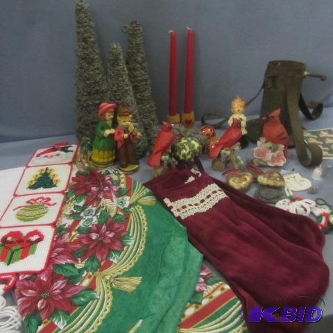 lot 94 image: Christmas Decor