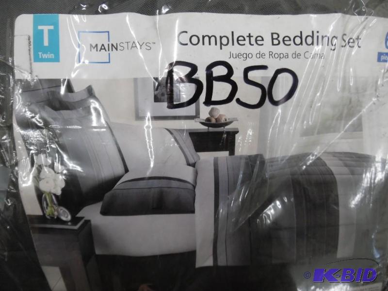 Twin size bedding set