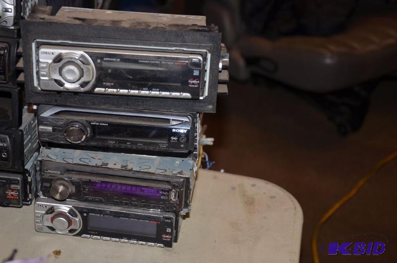lot 31 image: 4 Car stereos Sony &nbspCDX-FW500 Sony CDX-G...