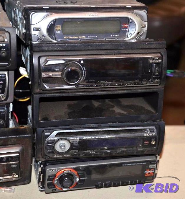 lot 32 image: 4 Car stereos Sony CDX-CA810AX Sony CDX-400OX...