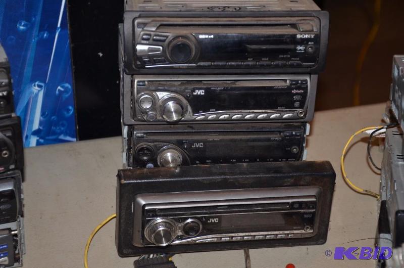 lot 33 image: 4 Car stereos Sony CDX-GT130 JVC KD-HDR30 JVC...