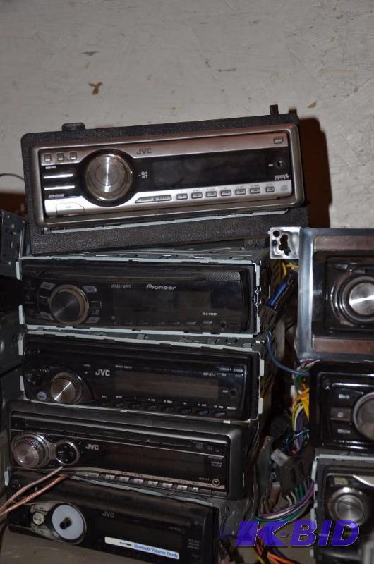 lot 37 image: 4 Car stereos JVC KD-G510 JVC KD-S17 JVC KD-G...