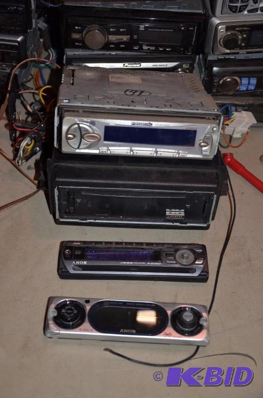 lot 41 image: Car stereos & Faceplates PANASONIC CQ-DFX...