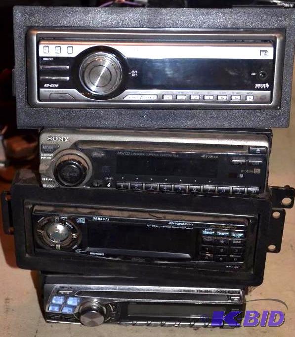 lot 42 image: 4 Car stereos JVC KD-G510 Sony CDX-C580 Clari...