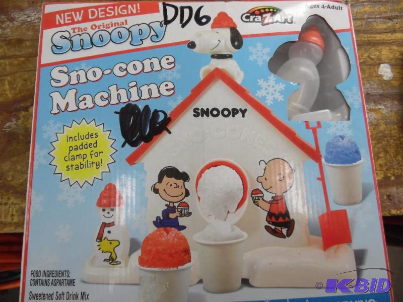 Snow cone machine