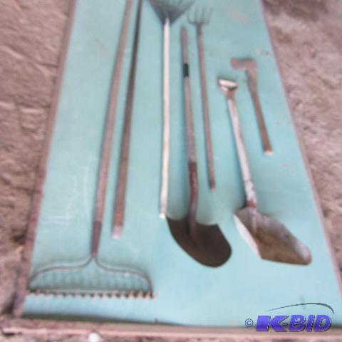 lot 116 image: Yard & Garden Tools
