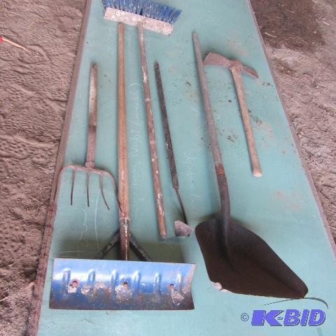 lot 117 image: Yard & Garden Tools