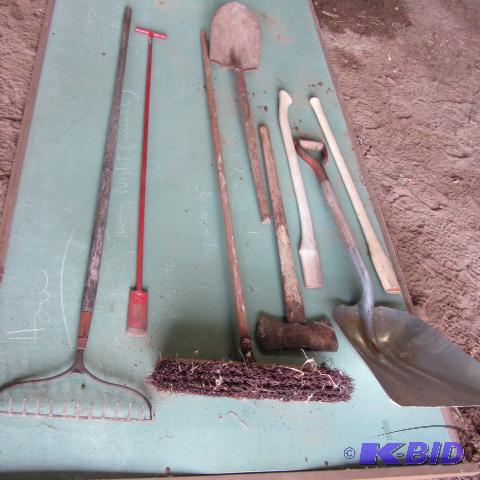 lot 120 image: Yard & Garden Tools