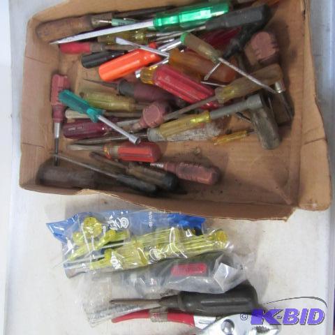 lot 125 image: Screwdrivers, Pliers