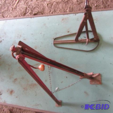 lot 130 image: Jacks & Tire Irons