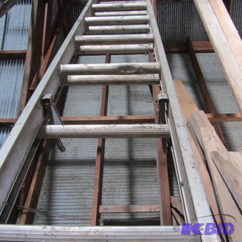 lot 151 image: Aluminum Extension Ladder