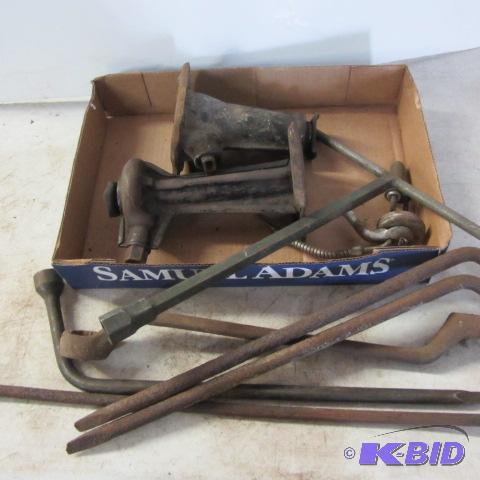 lot 165 image: Vintage Jacks, Tire Irons