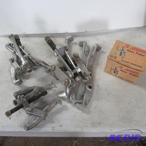 lot 17 image: Gear Pullers