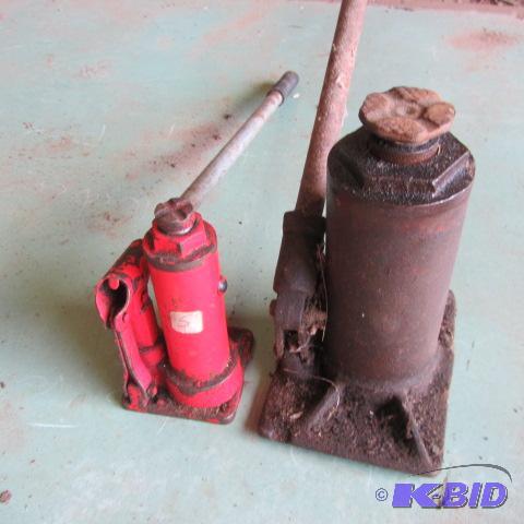 lot 190 image: Bottle Jacks