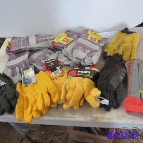 lot 196 image: New Work Gloves