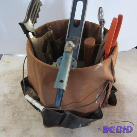 lot 198 image: Bucket Liner & Tools