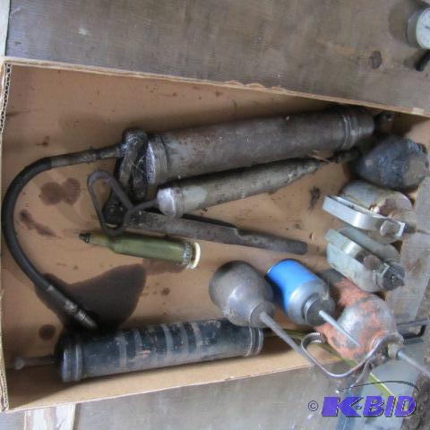 lot 233 image: Grease Guns, Oil Cans