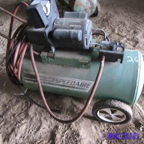 lot 26 image: Speedaire Air Compressor