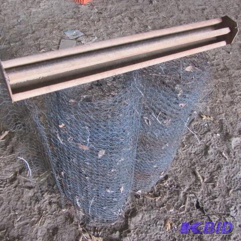 lot 263 image: Chicken Feeder & Wire