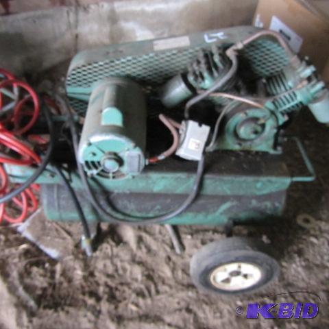 lot 27 image: Portable Air Compressor