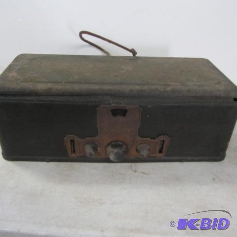 lot 31 image: Vintage Crosley Bandbox Radio