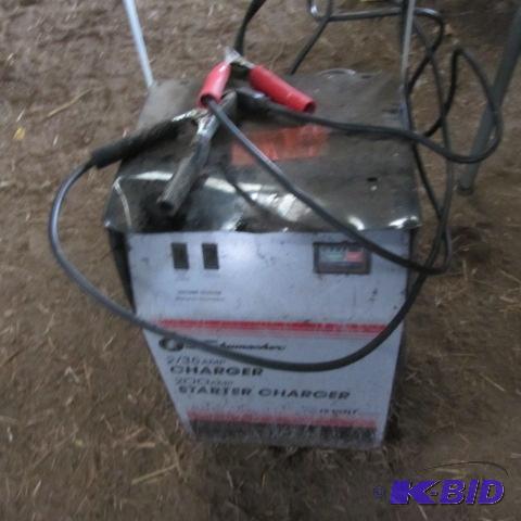 lot 42 image: Schumacher Charger  Starter, 2-35amps, 200amp starting