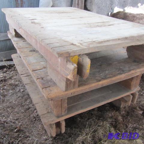 lot 52 image: Heavy Duty Pallets