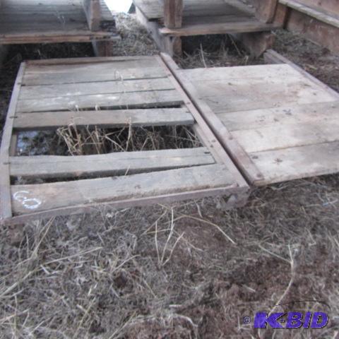 lot 60 image: Metal Frame Pallets