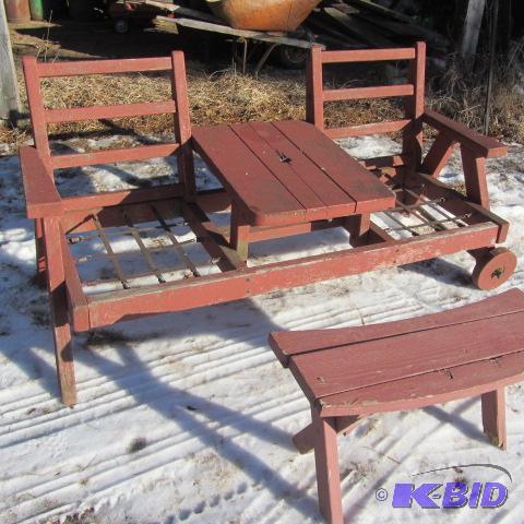 lot 84 image: Deck Furniture