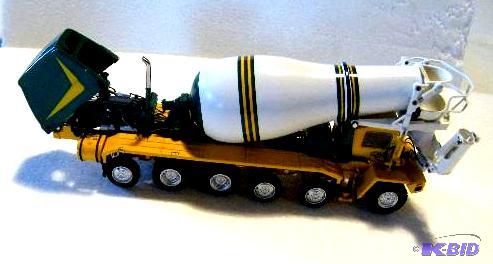 Oshkosh S-Series Front Discharge Mixer - Coll...