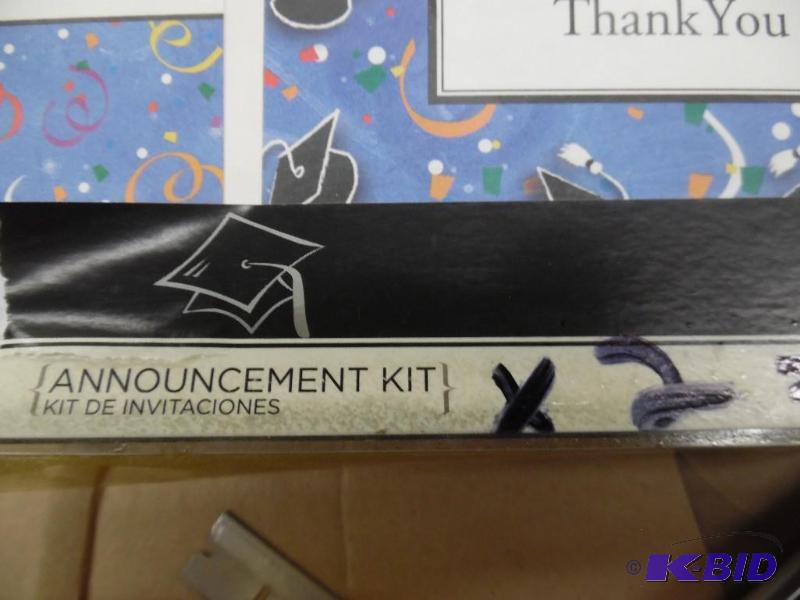 Graduation announcement kit
