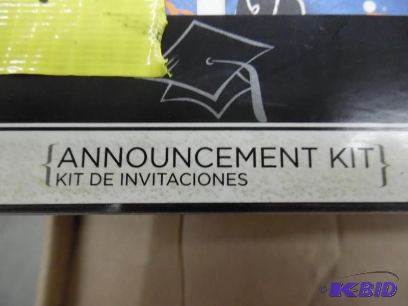 Graduation announcement kit