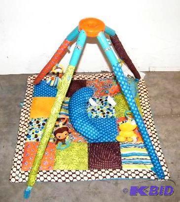 Infant Activity Mat - Has fun hanging toys - ...