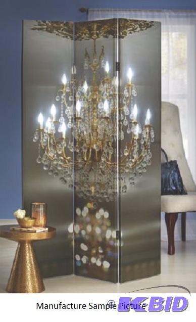 Chandelier Screen -&nbspAn opulent chandelie...