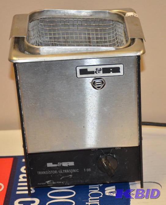 lot 12 image: L & R TransistorUltrasonic T-9B cleaner,...