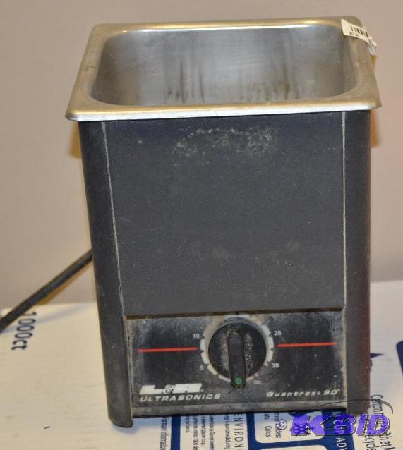 lot 13 image: L & R TransistorUltrasonic Quantrex 90 c...