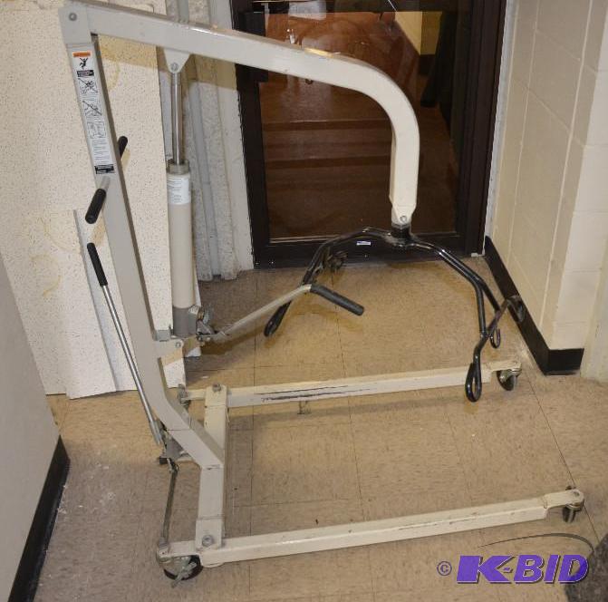 lot 63 image: Hoyer patient lift, handicap sling, 400 pound...