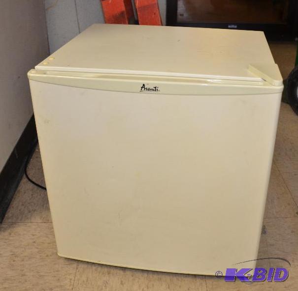 old avanti mini fridge