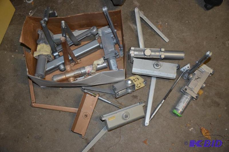 lot 8 image: Large group of door closers...