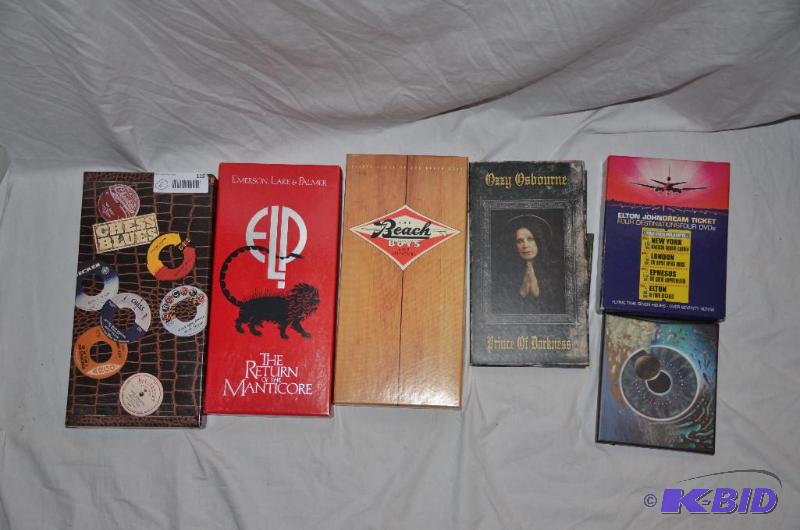 lot 115 image: Beach Boys Good Vibrations 5 compact discs Ch...