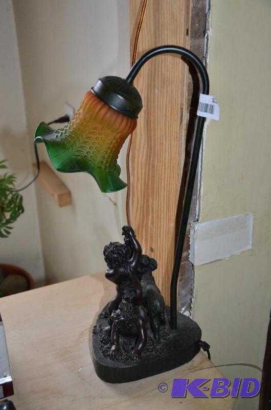 lot 139 image: Tiffany style lamp with green glass tulip sha...