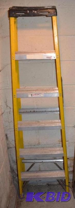 lot 177 image: 1 step ladder Fiberglass Keller model 776 6 f...