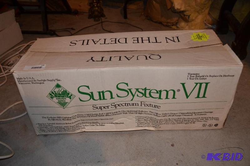 lot 193 image: Sun System VII Super Spectrum plant light new...