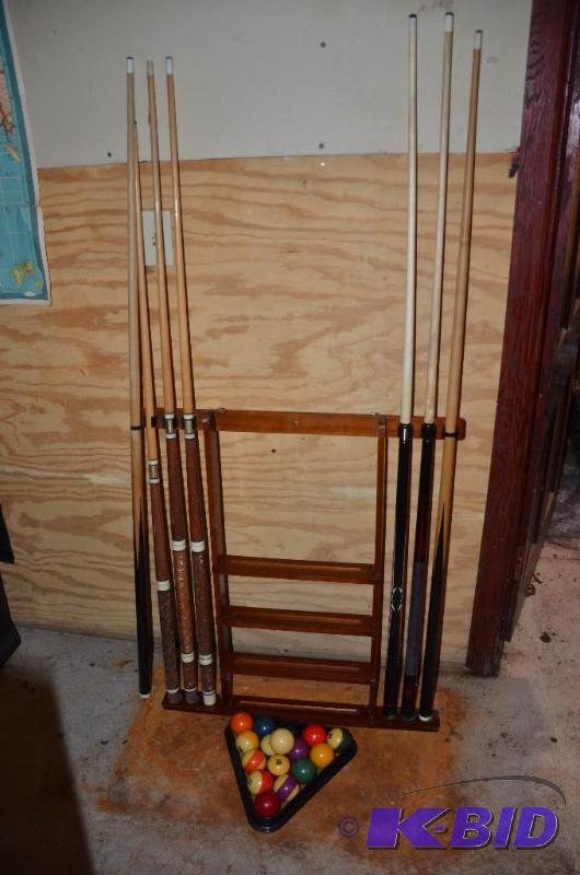 lot 228 image: Pool billiards set - 7 cue sticks and set of ...