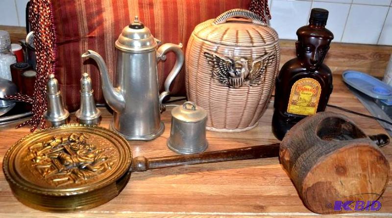 lot 244A image: Viners of Sheffield CoffeTea Pot Salt & ...