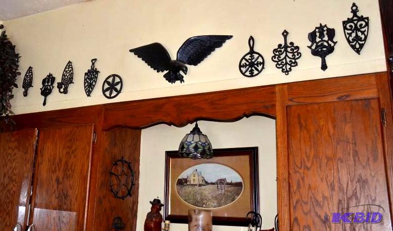 lot 248 image: Cast iron Eagle and Trivets 9" tall- eag...