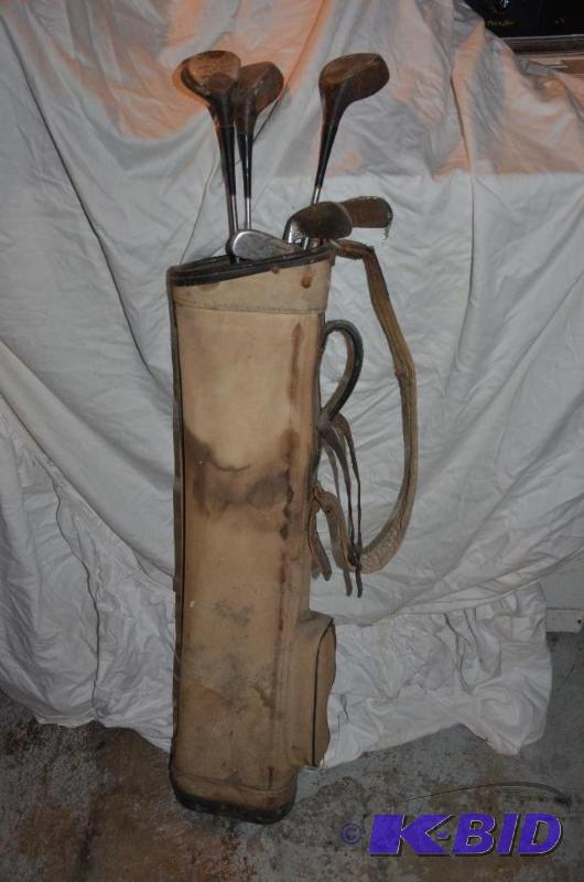 lot 264 image: Vintage golf clubs and bag - Mode Regno Strok...