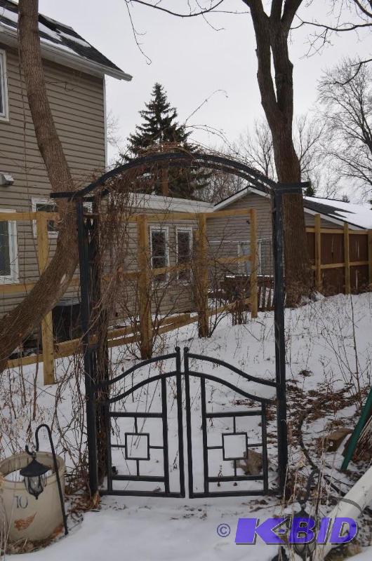 lot 286 image: Metal garden arches with gate. These are froz...